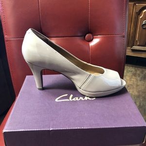 Clarks Nude heel sz 8M